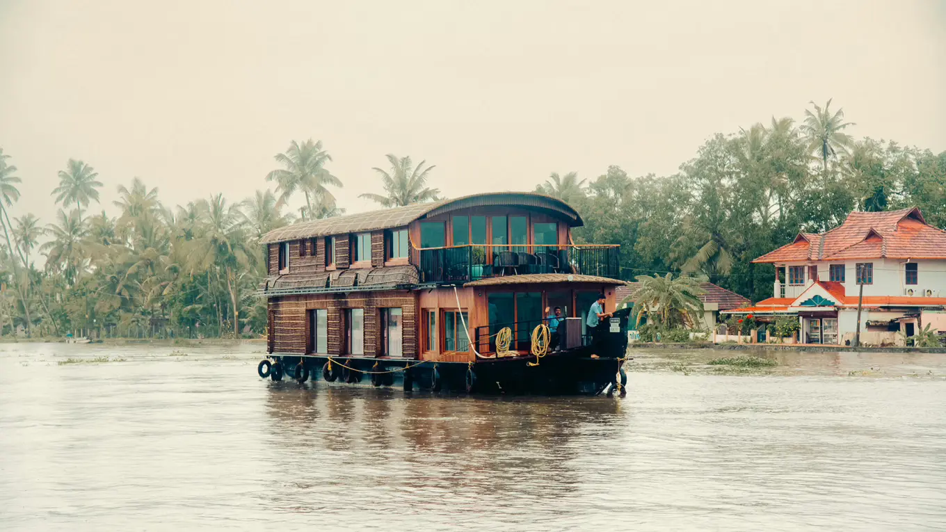 Qutub Minar – Historic Marvel Among the Top 10 Must Visit Places in Delhi